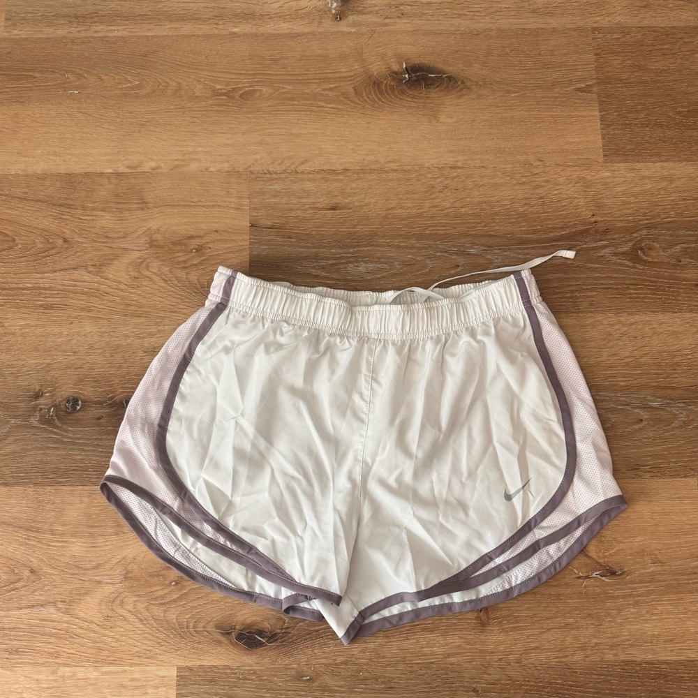 Women’s Medium Nike Tempo Shorts